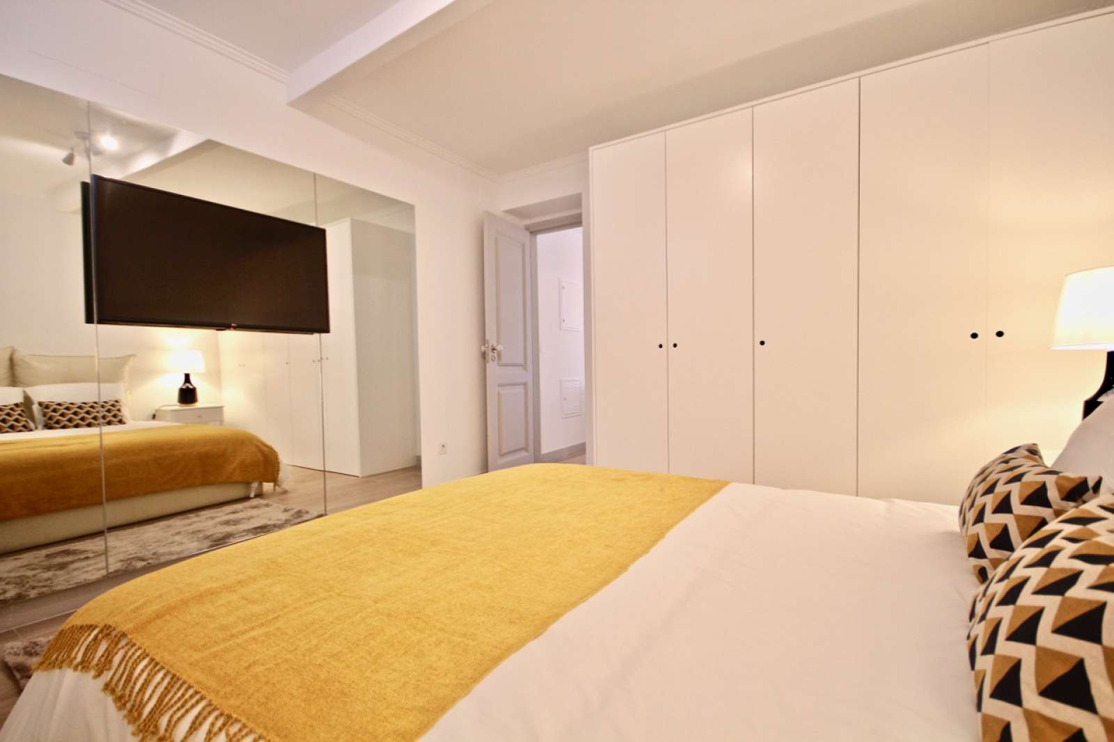 Excellent 2-bedroom apartment for rent near Hangar Art Gallery in Graça