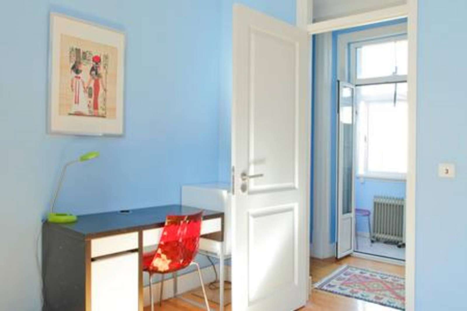 Double bed in Rooms for rent in sunny 5-bedroom apartment with AC in authentic Arroios