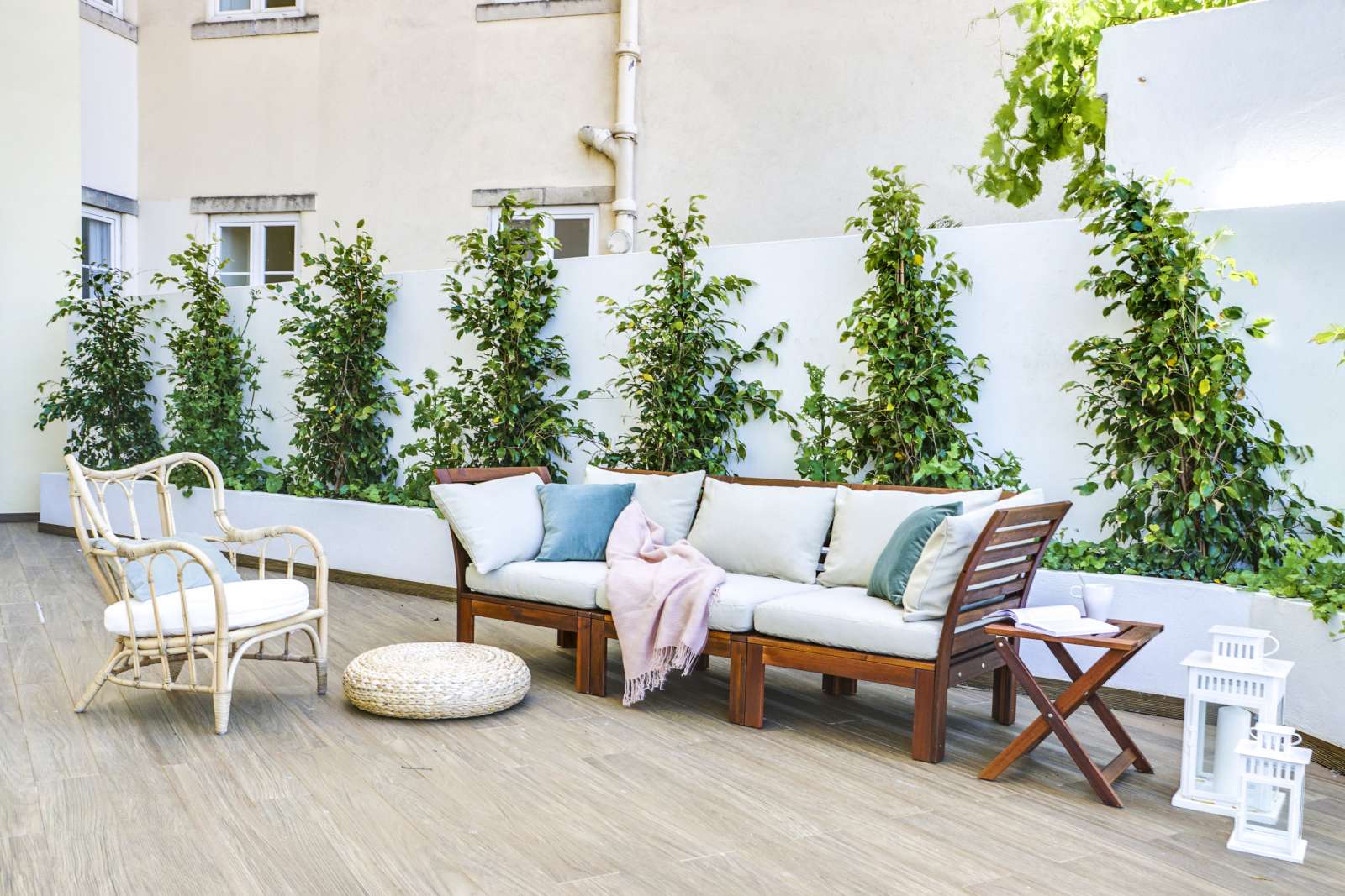 Chic 3-bedroom apartment for rent close to Feira da Ladra in Penha de França