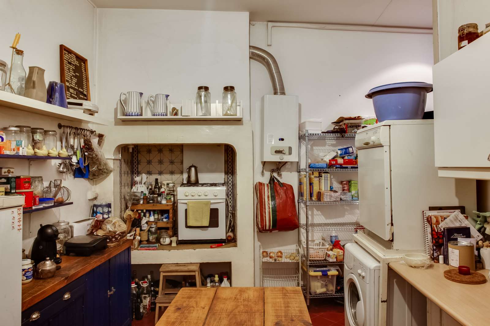 Single Bed in Rooms for rent in 6-bedroom apartment in Estrela