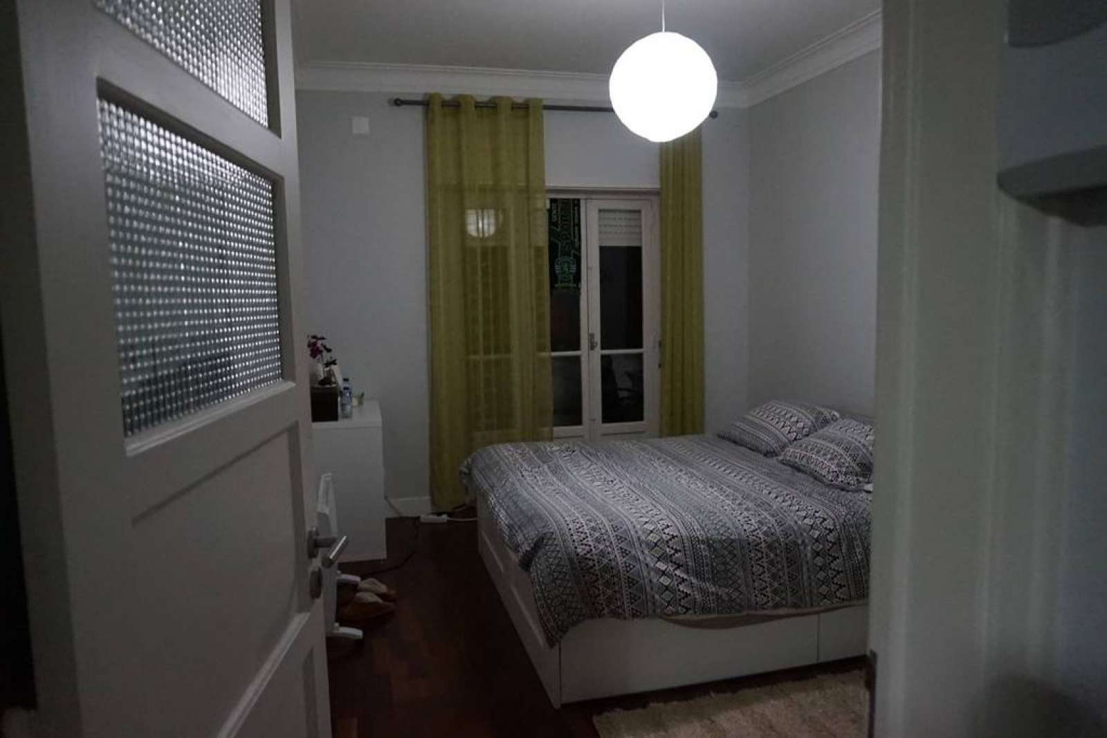 Double bed in Rooms for rent in a spacious 4-bedroom apartment in Alvalade