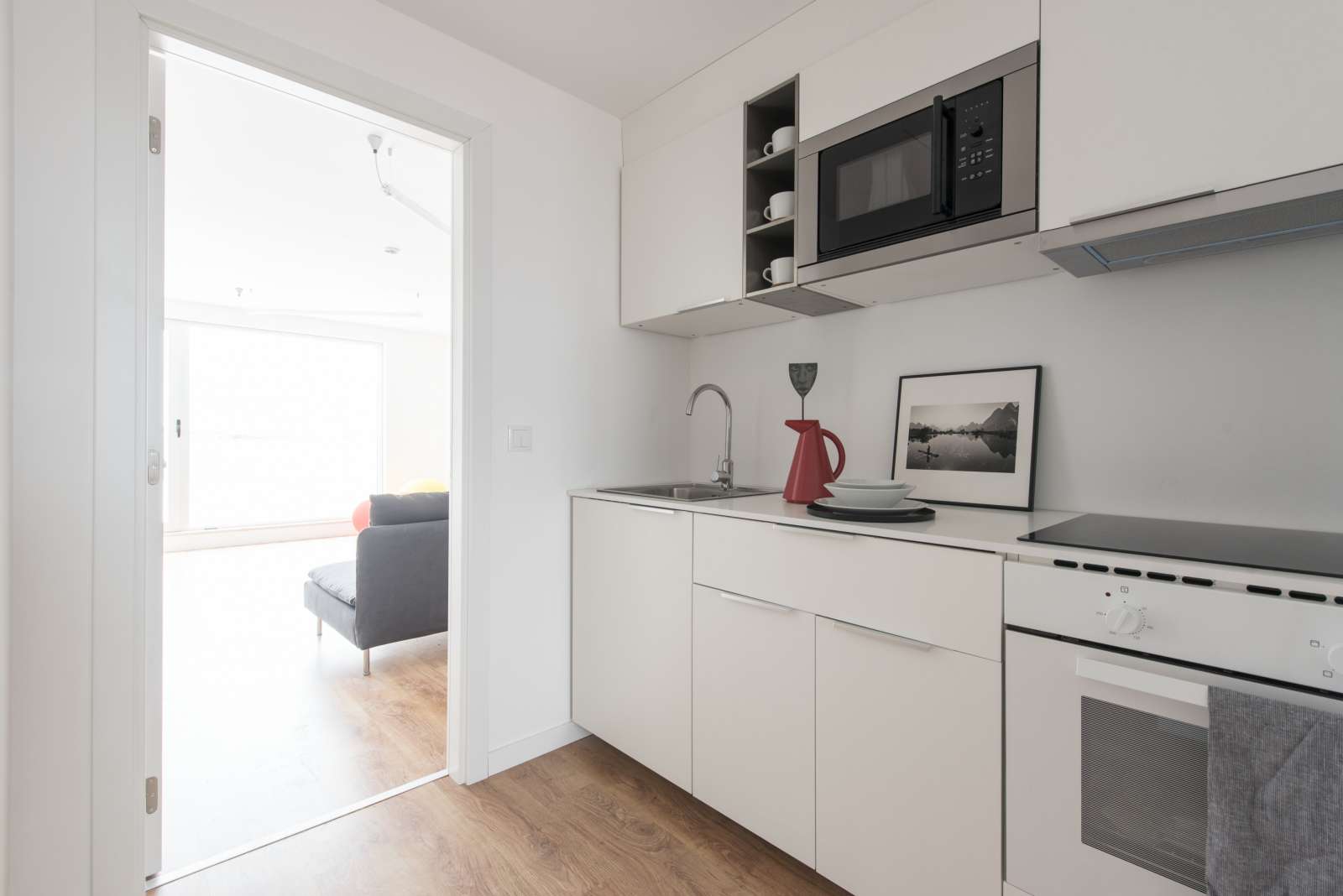 Double bed in En-suite rooms for rent in large residence in Alvalade