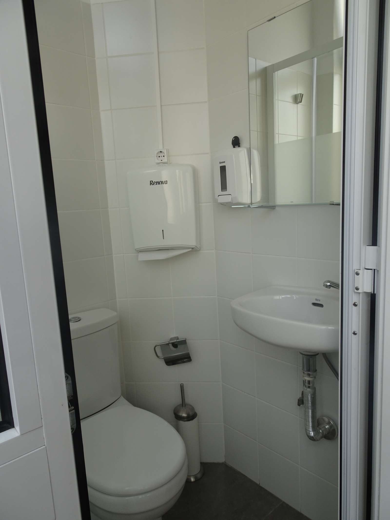 Double bed in Rooms for rent in 7-bedroom apartment in Arroios