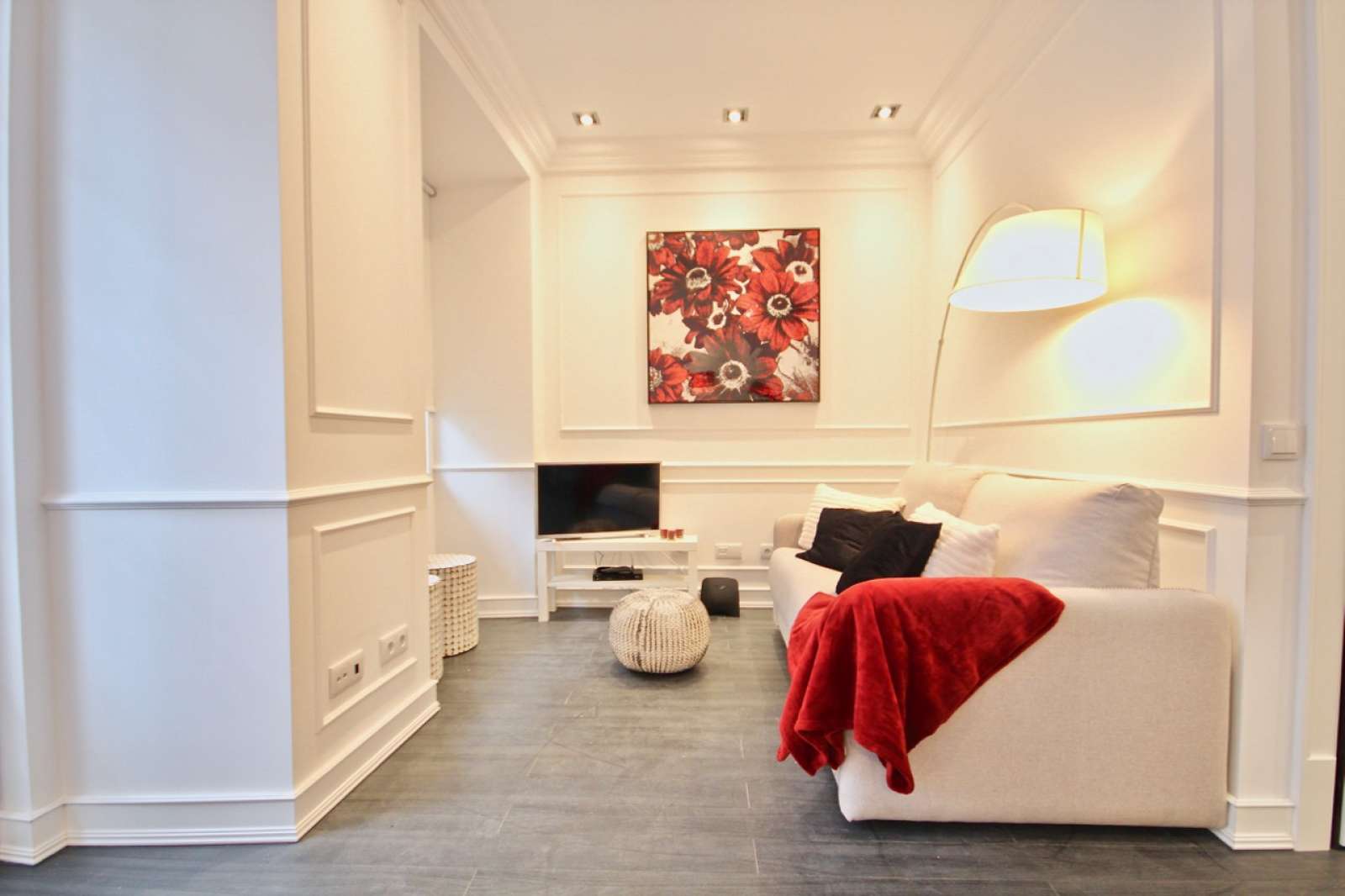 Spacious 2-bedroom apartment for rent in Estrela and Lapa