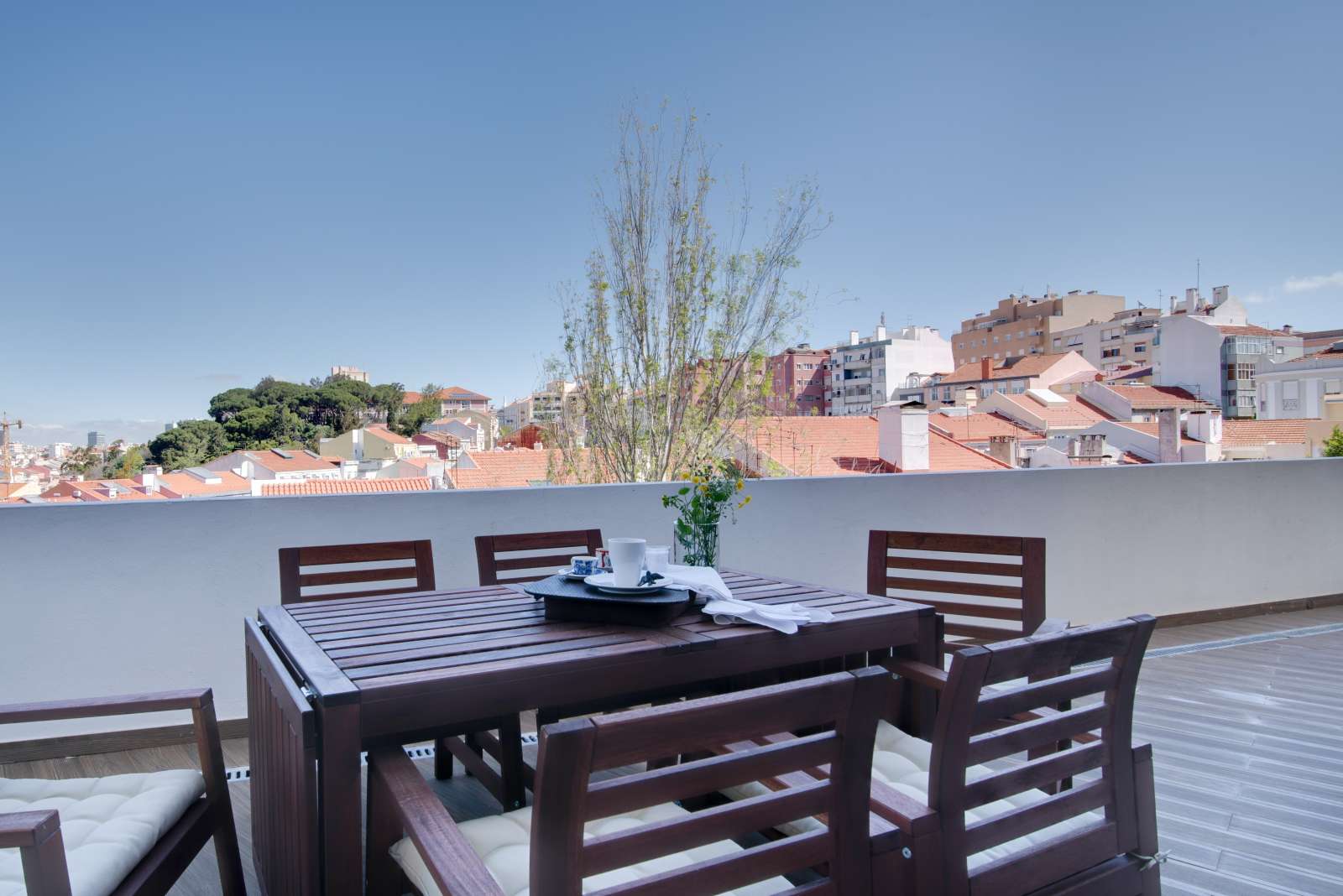 Stylish 3-bedroom apartment for rent near Monte Agudo lookout point in Penha de França