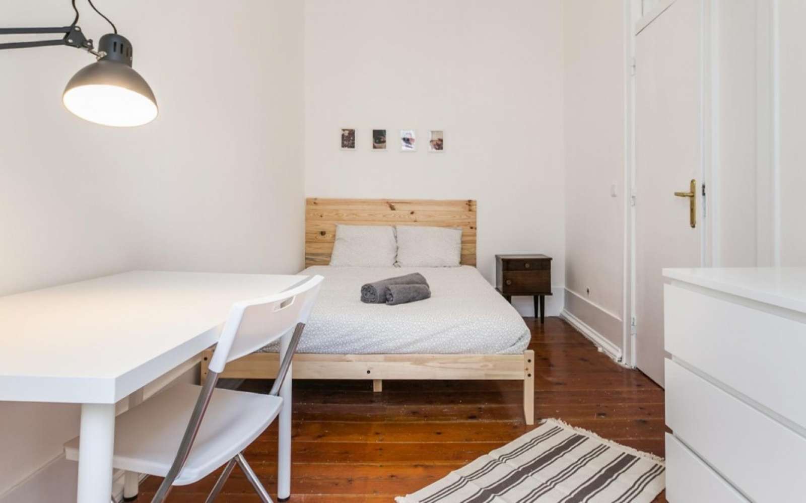 Double bed in Rooms for rent in 8-bedroom apartment near universities in Misericórdia