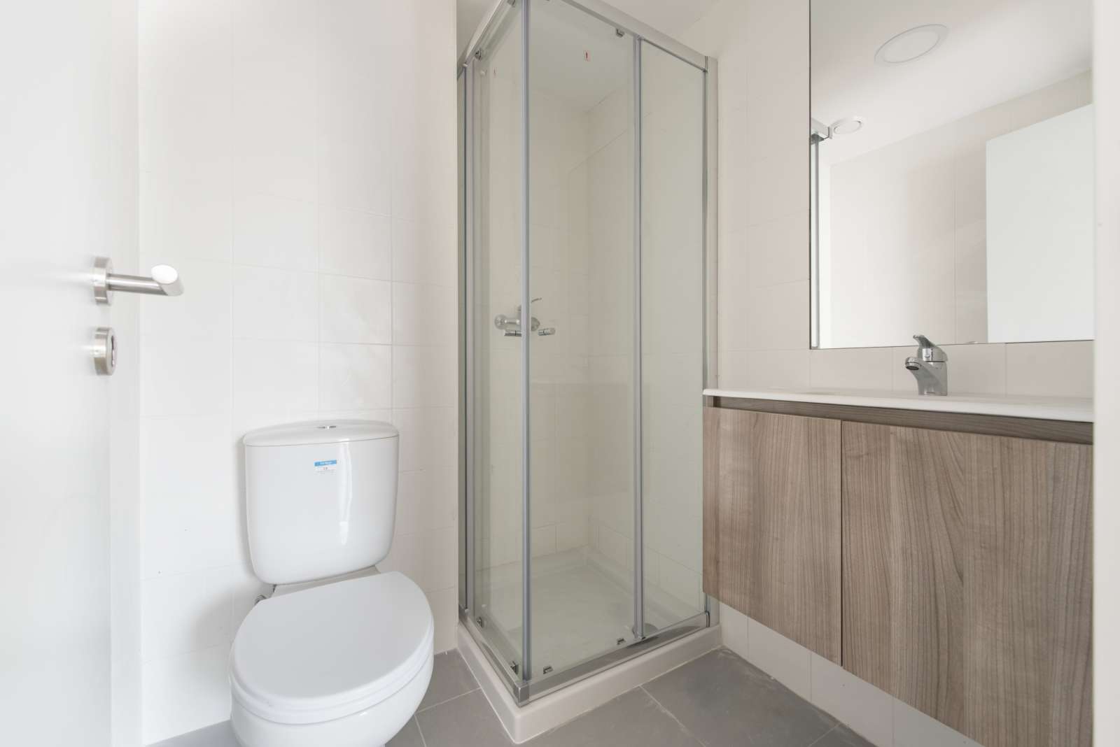 Double bed in Rooms for rent in 4-bedroom apartment near University of Lisbon in Alvalade