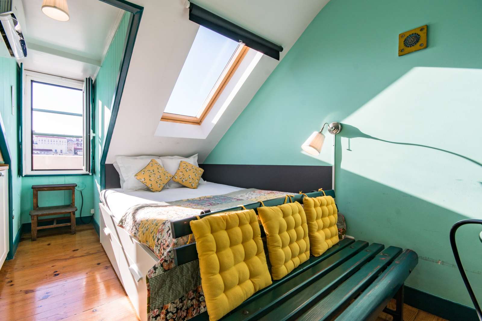 Impressive studio apartment for rent close to Figueira Square in Arroios