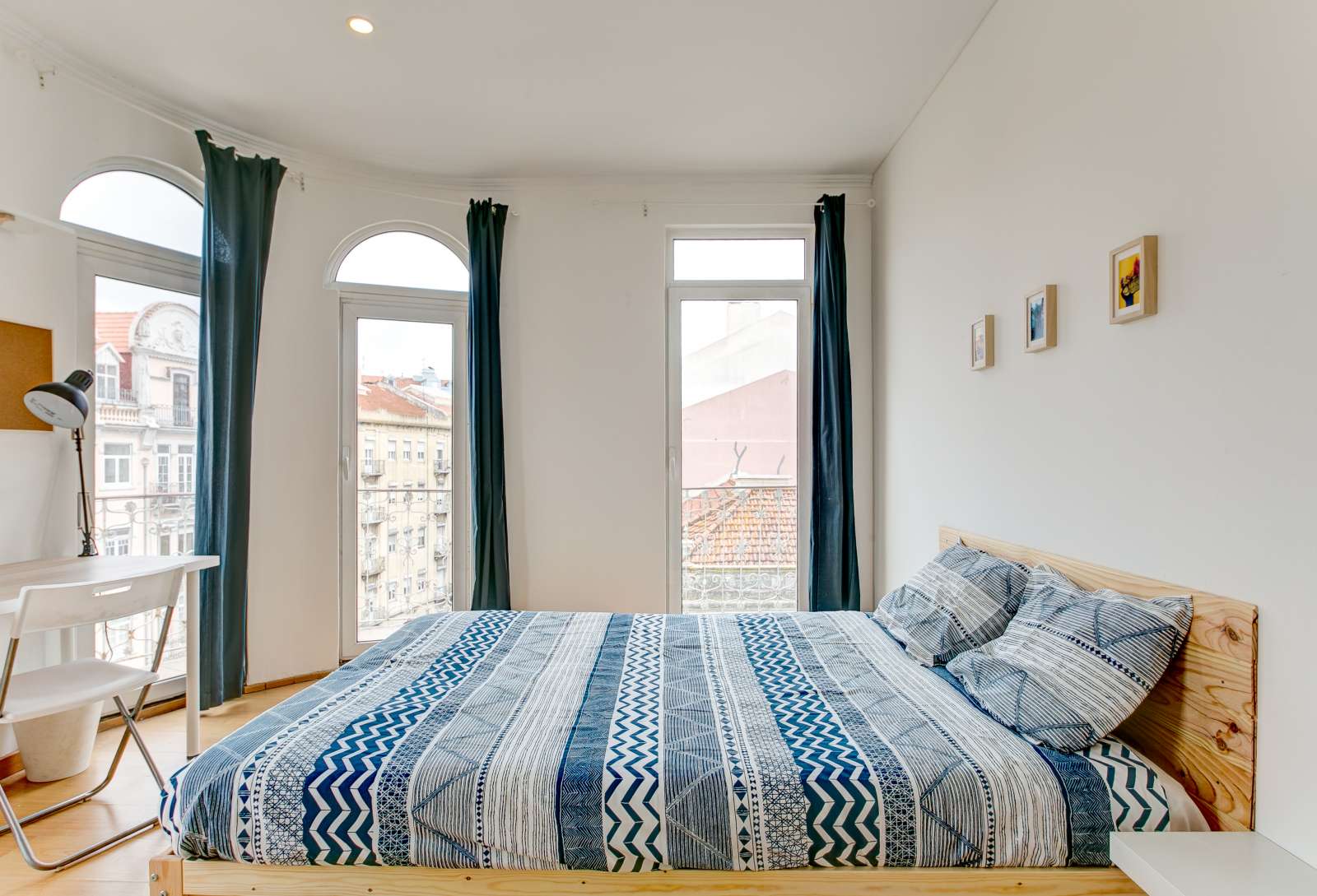 Double Bed in Rooms for rent in 6-bedroom apartment in Penha de França