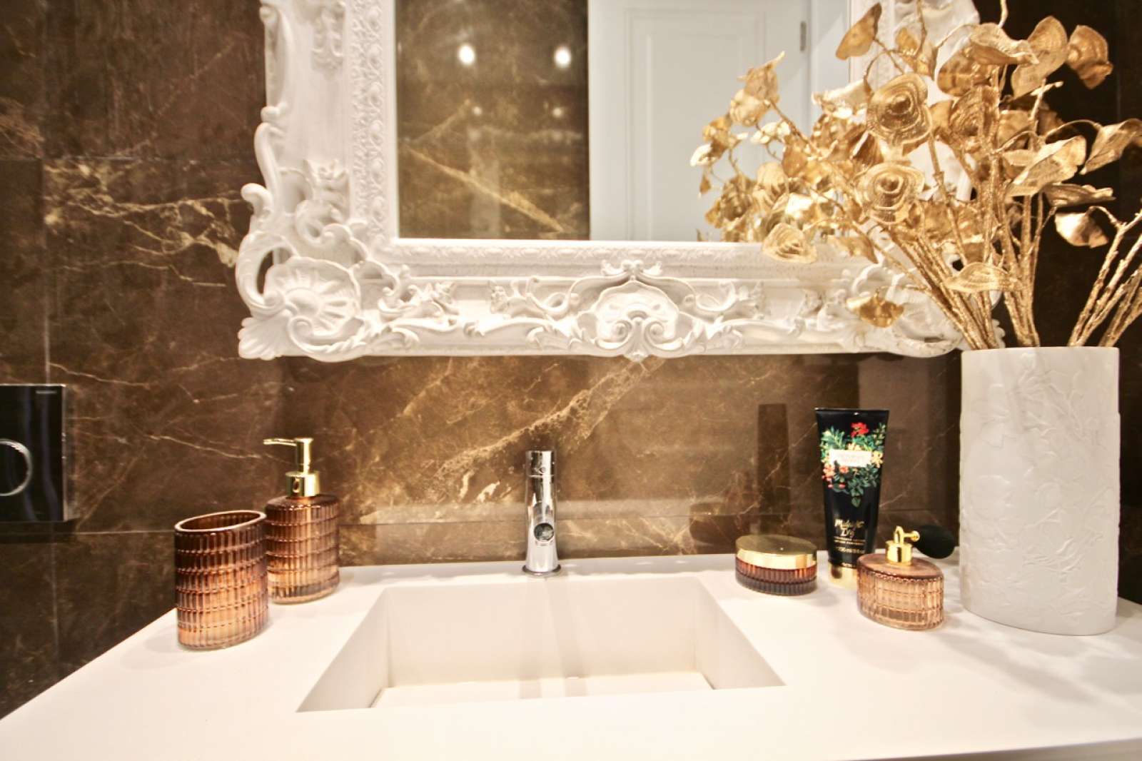 Spacious 2-bedroom apartment for rent in Estrela and Lapa