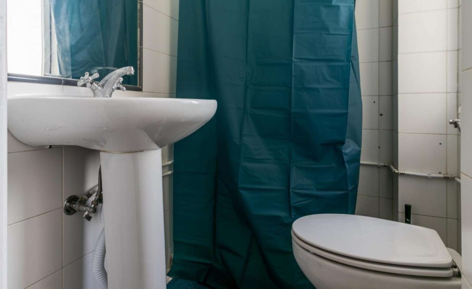 Double bed in Rooms for rent in 8-bedroom apartment near universities in Misericórdia