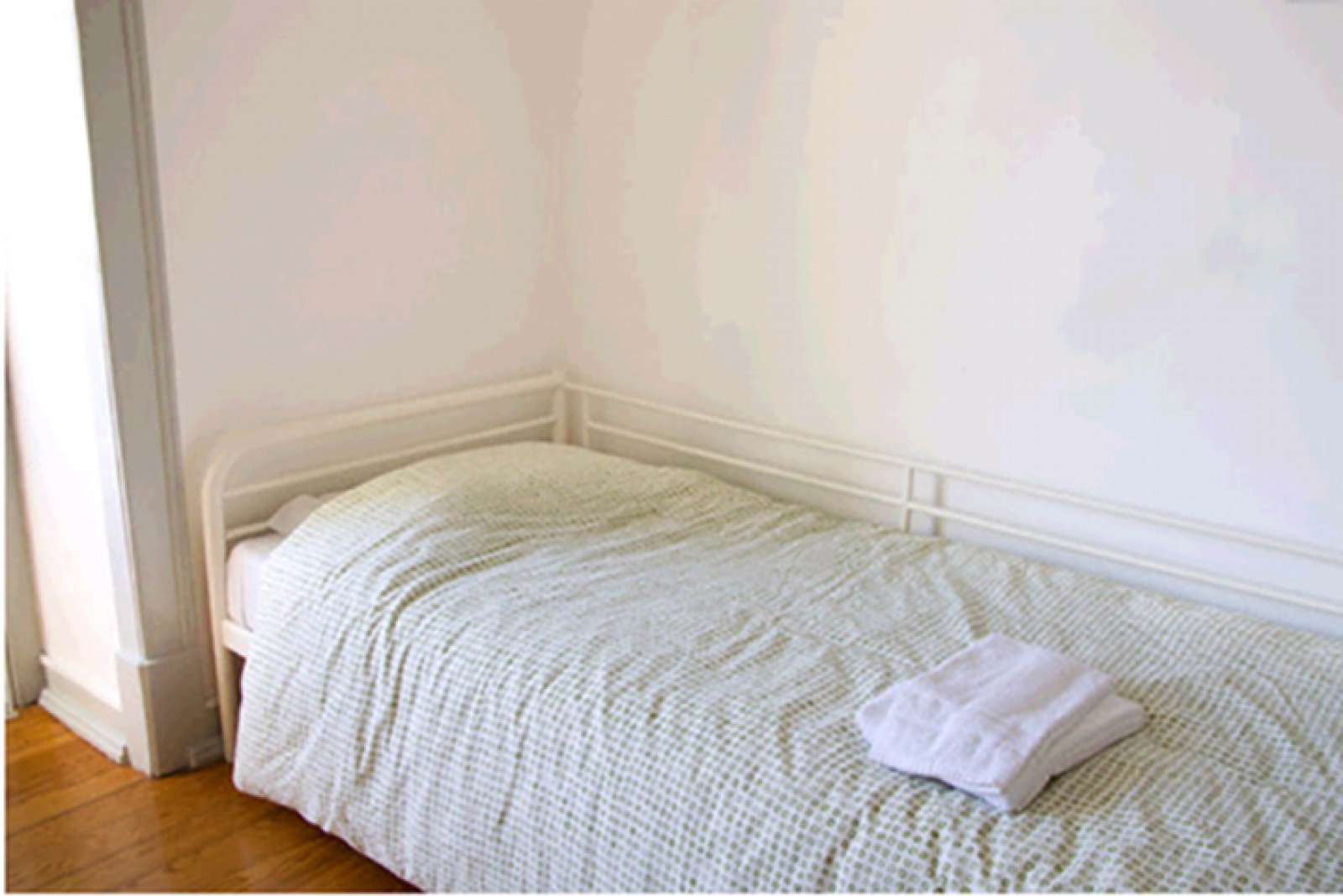 Twin Beds in Gorgeous rooms for rent in lovely flatshare with balcony in Avenidas Novas, near Metro Saldanha