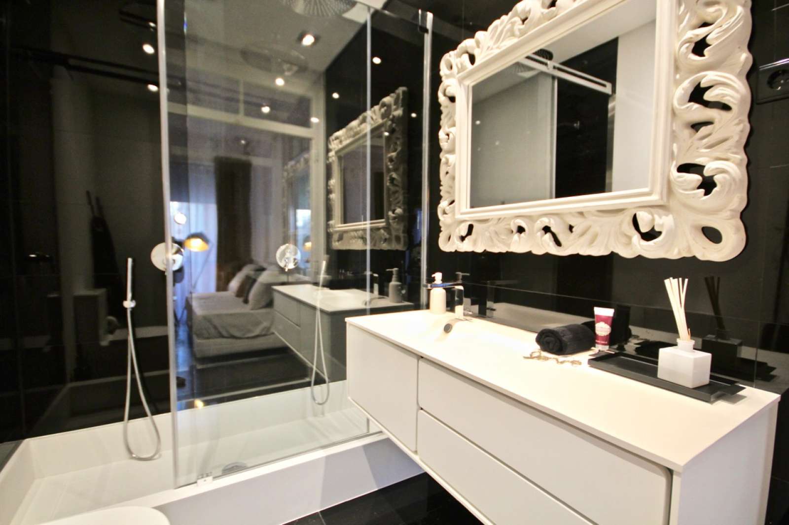 Chic 3-bedroom apartment for rent in Campolide