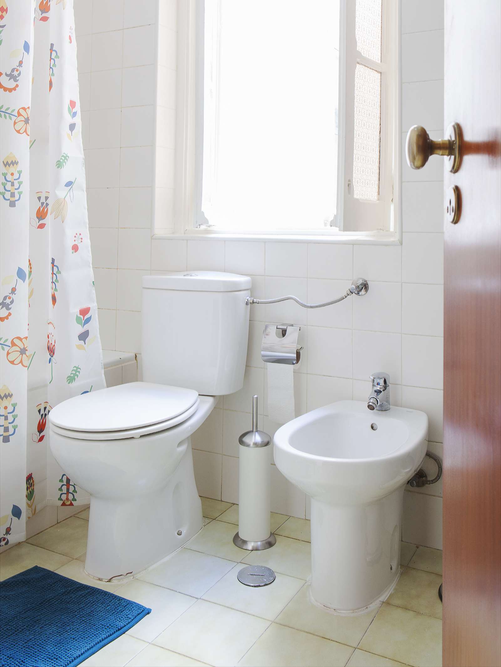 Double bed in Rooms for rent in 7-bedroom apartment in Arroios