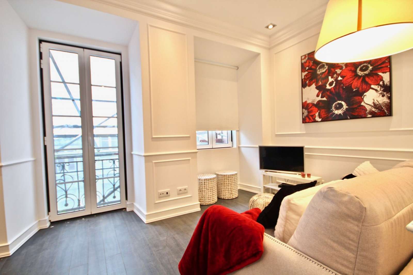 Spacious 2-bedroom apartment for rent in Estrela and Lapa