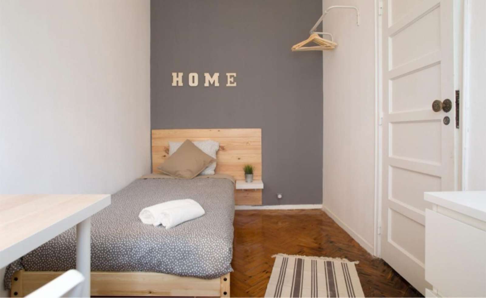 Rooms in 3-bedroom apartment with balcony and backyard