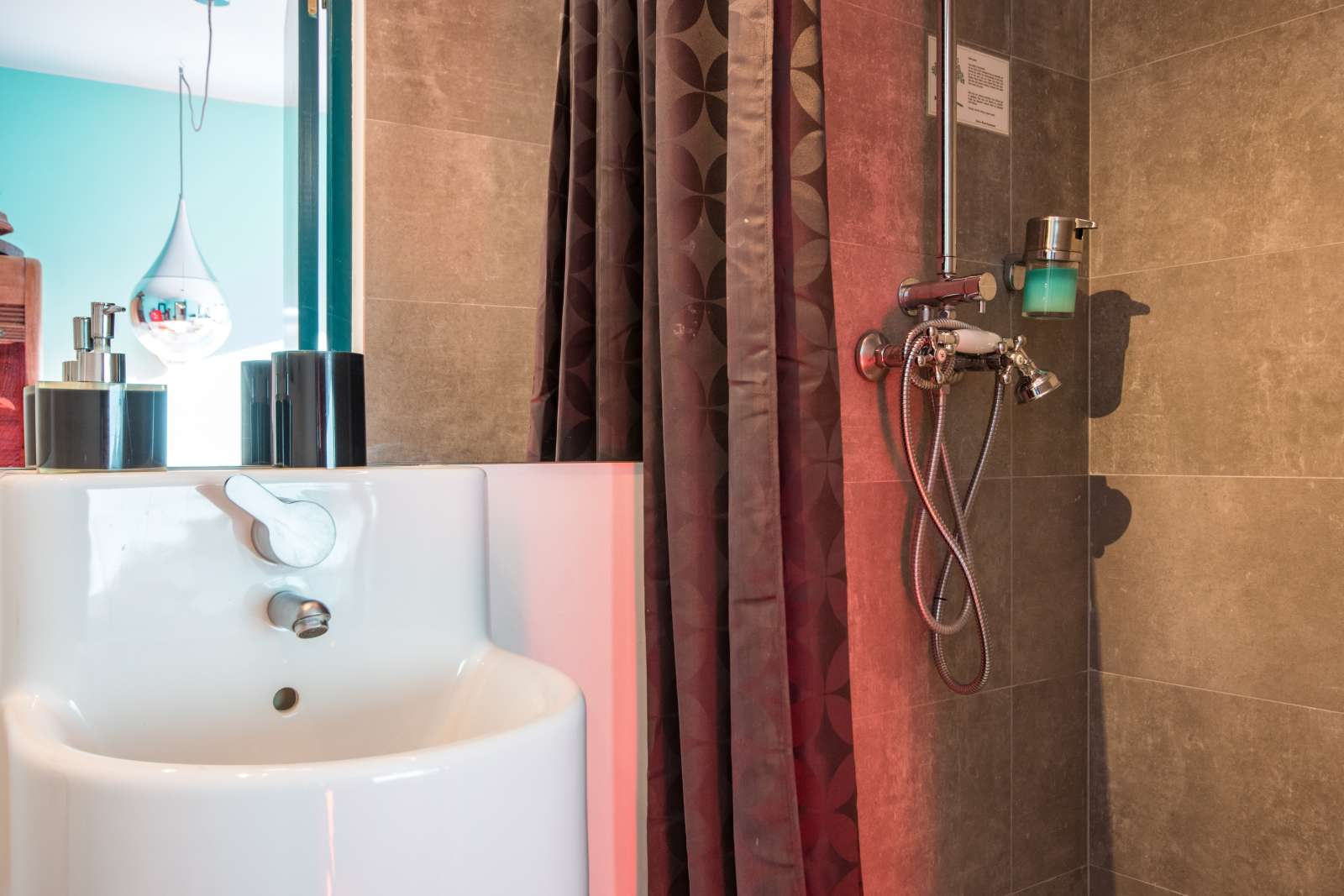 Impressive studio apartment for rent close to Figueira Square in Arroios