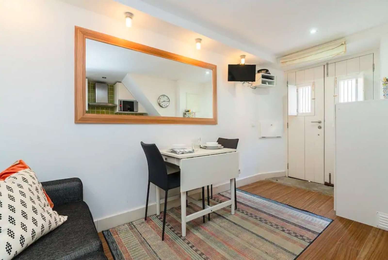 Sweet little 1-bedroom apartment for rent in characterful Arroios