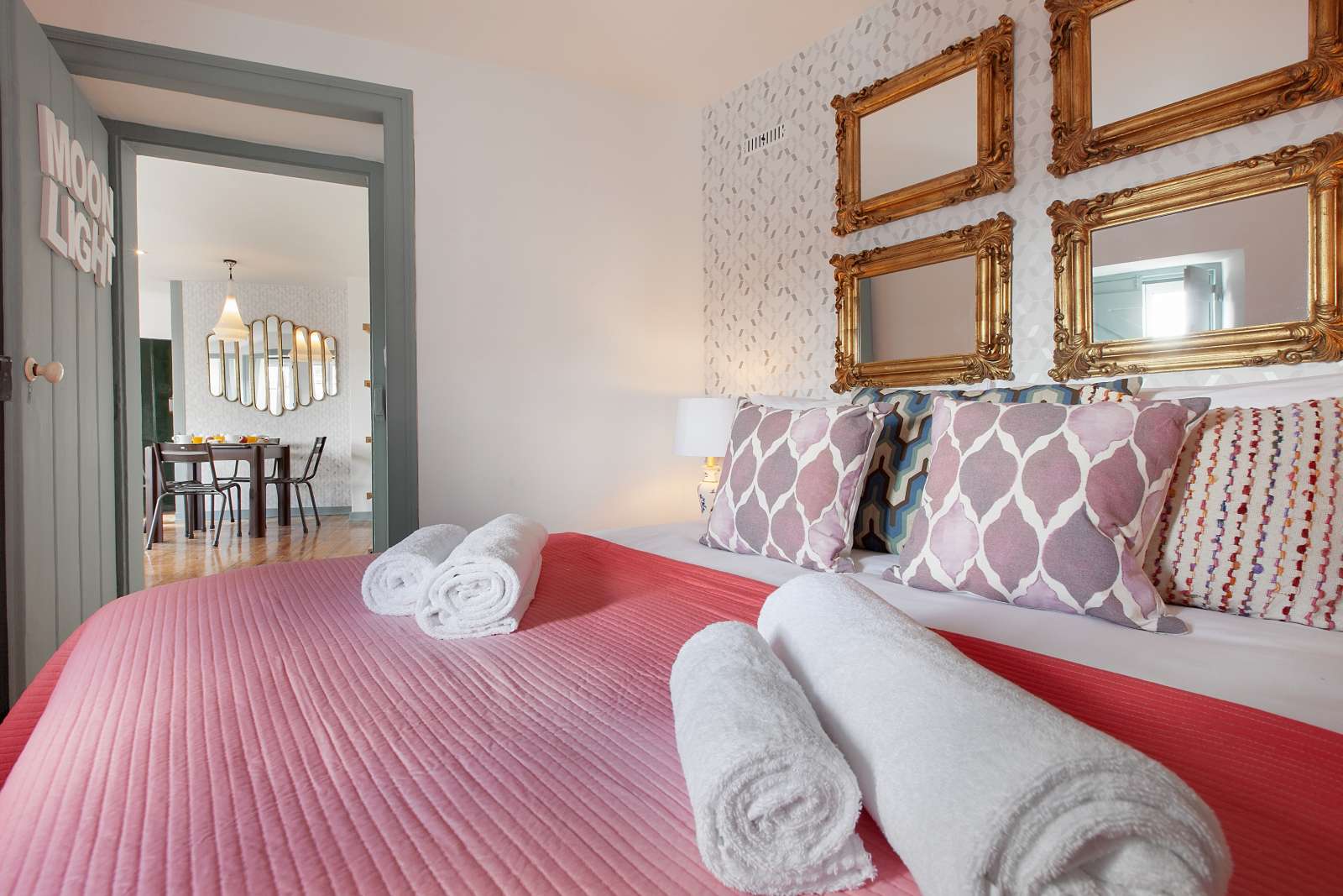 Large and Sunny Room For Rent In Amadora