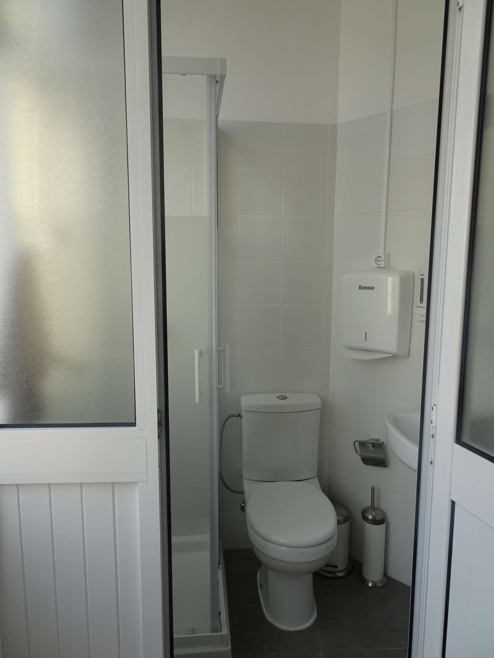 Double bed in Rooms for rent in 7-bedroom apartment in Arroios