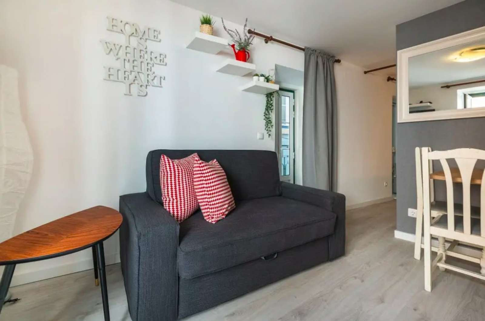 Cute 1-bedroom apartment for rent in Castelo
