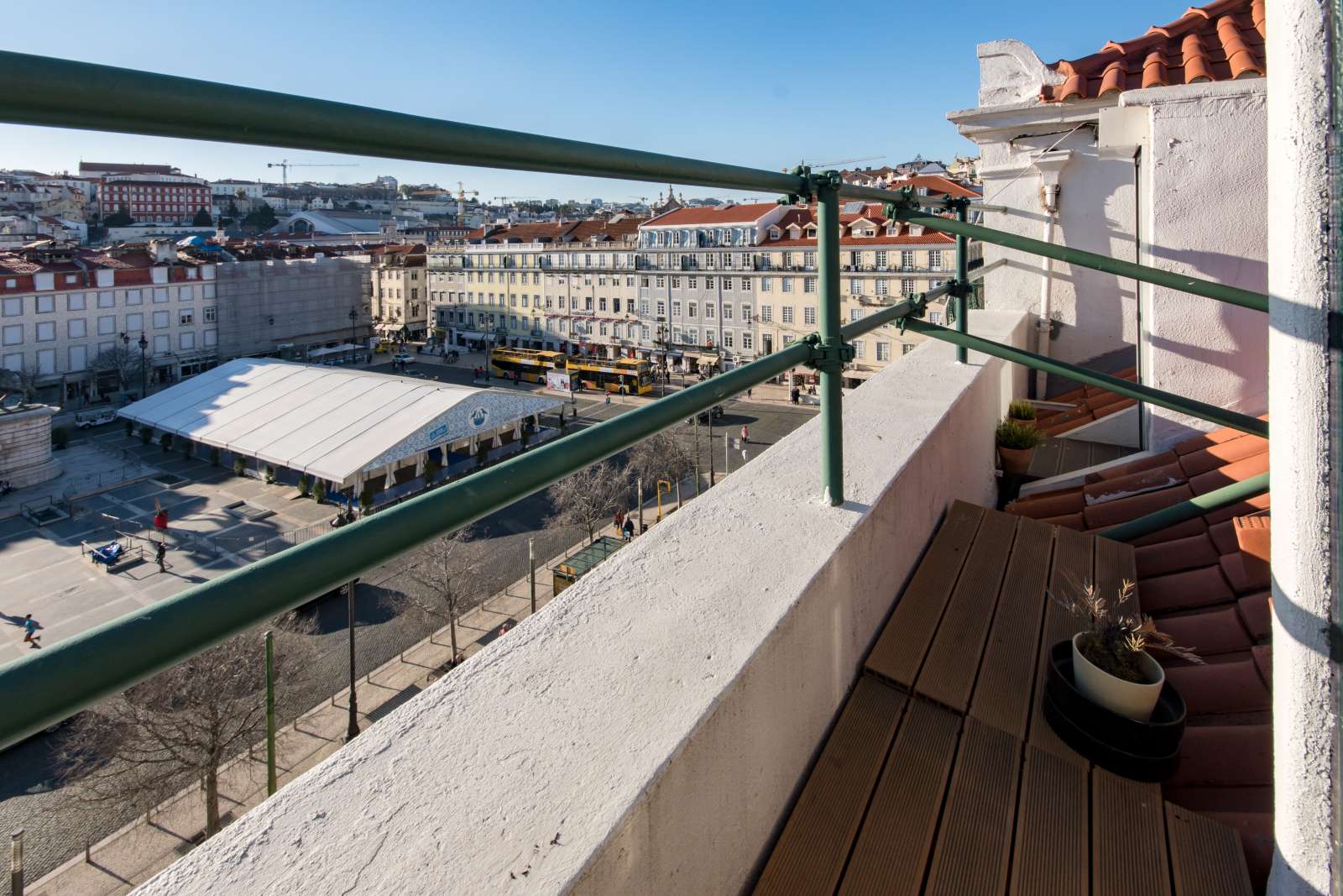 Impressive studio apartment for rent close to Figueira Square in Arroios