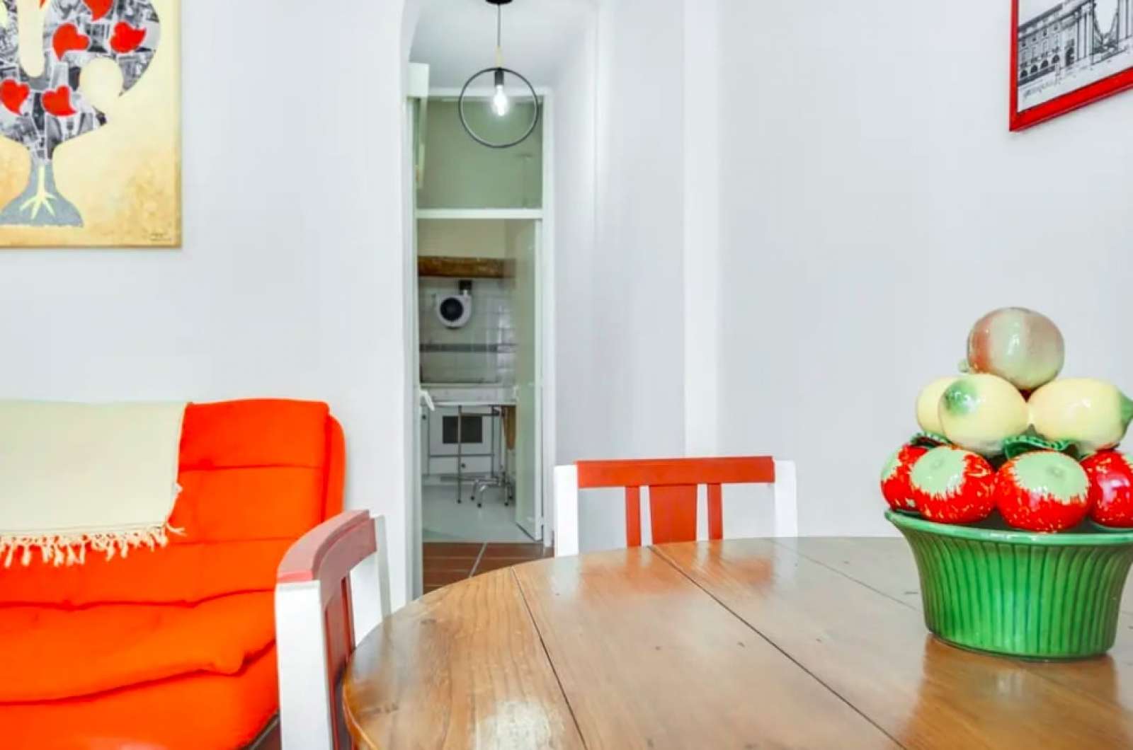 Colorful 2-bedroom apartment for rent near Teatro Taborda in Mouraria