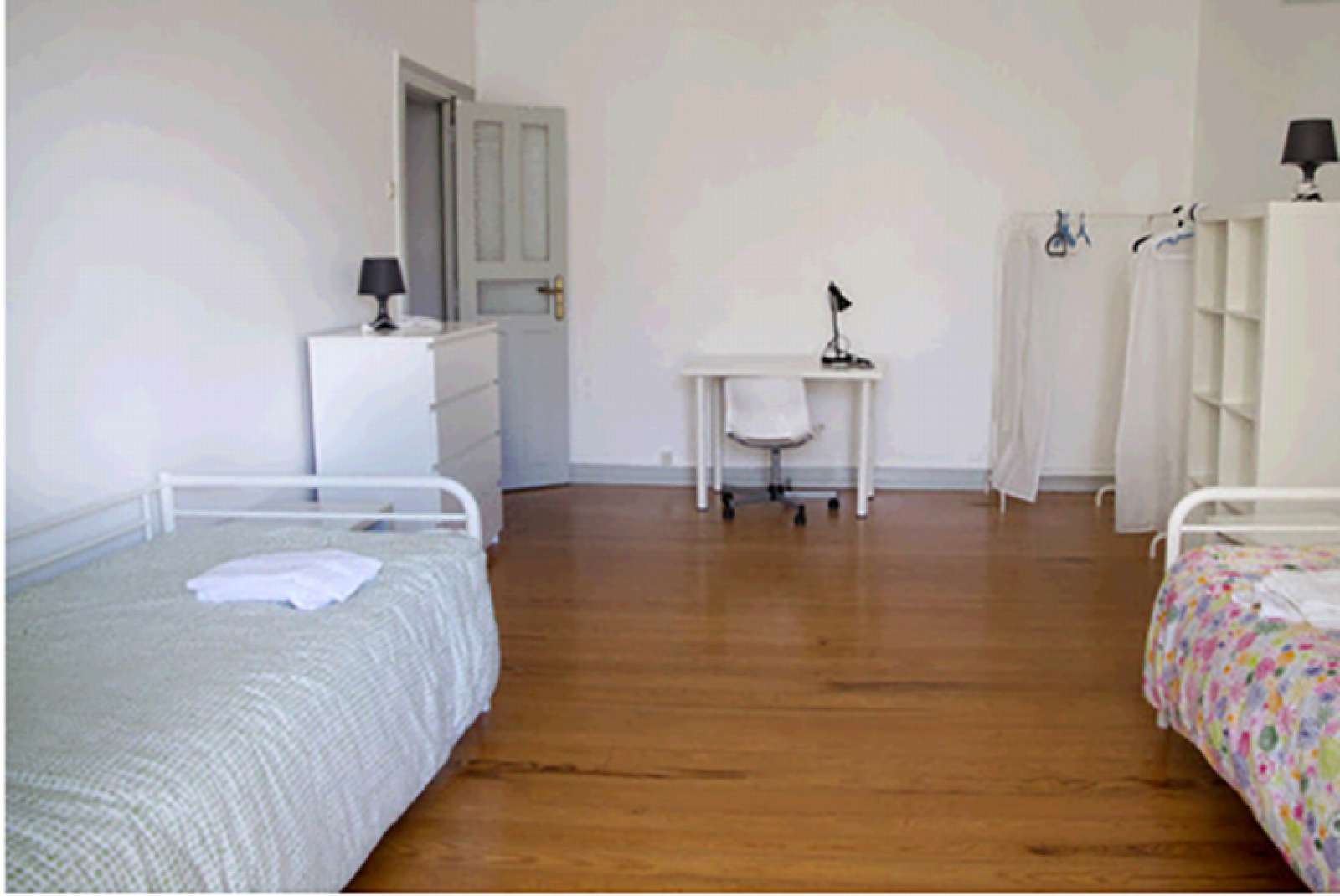 Twin Beds in Gorgeous rooms for rent in lovely flatshare with balcony in Avenidas Novas, near Metro Saldanha