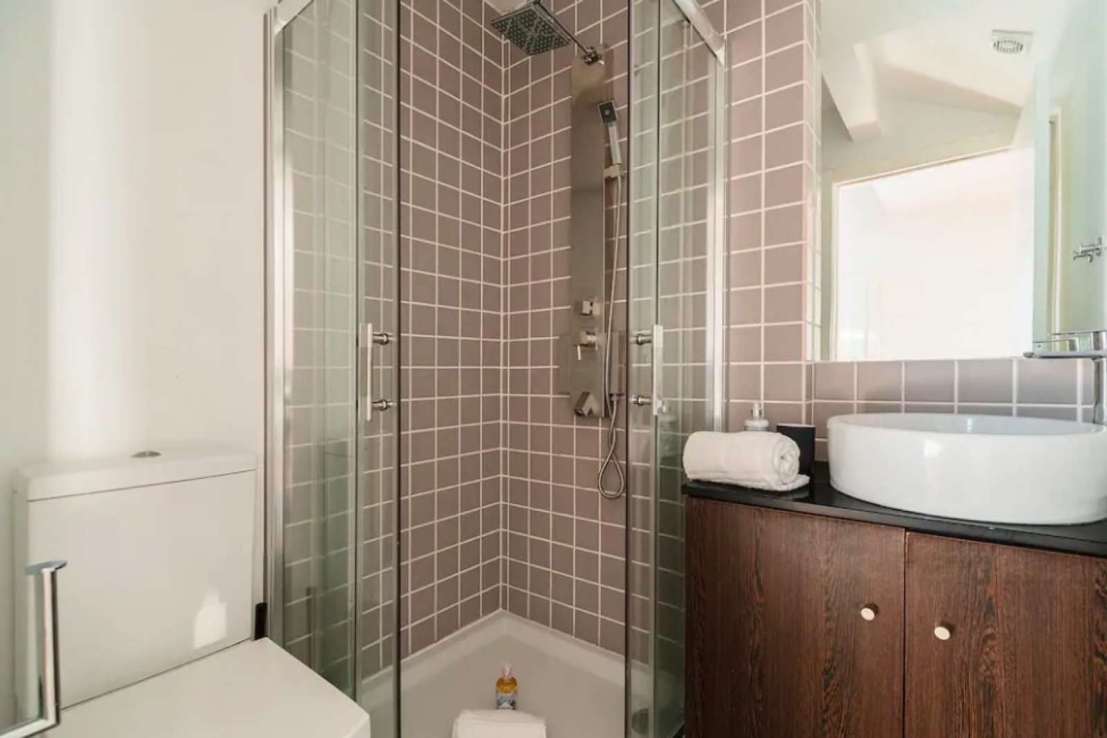 Adorable 1-bedroom apartment for rent in authentic Arroios