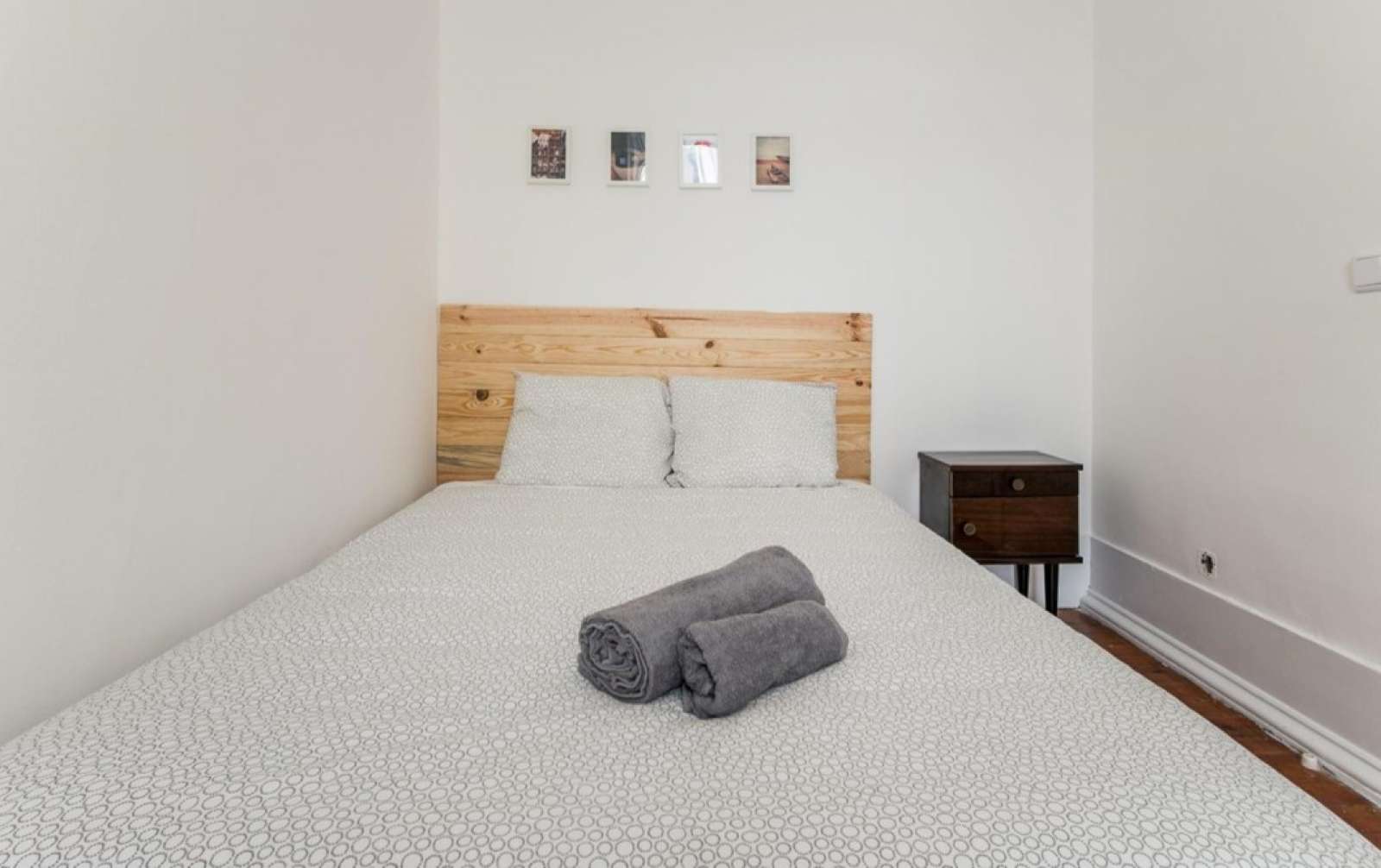 Double bed in Rooms for rent in 8-bedroom apartment near universities in Misericórdia