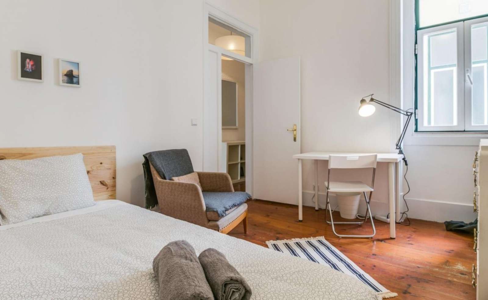 Double bed in Rooms for rent in 8-bedroom apartment near universities in Misericórdia