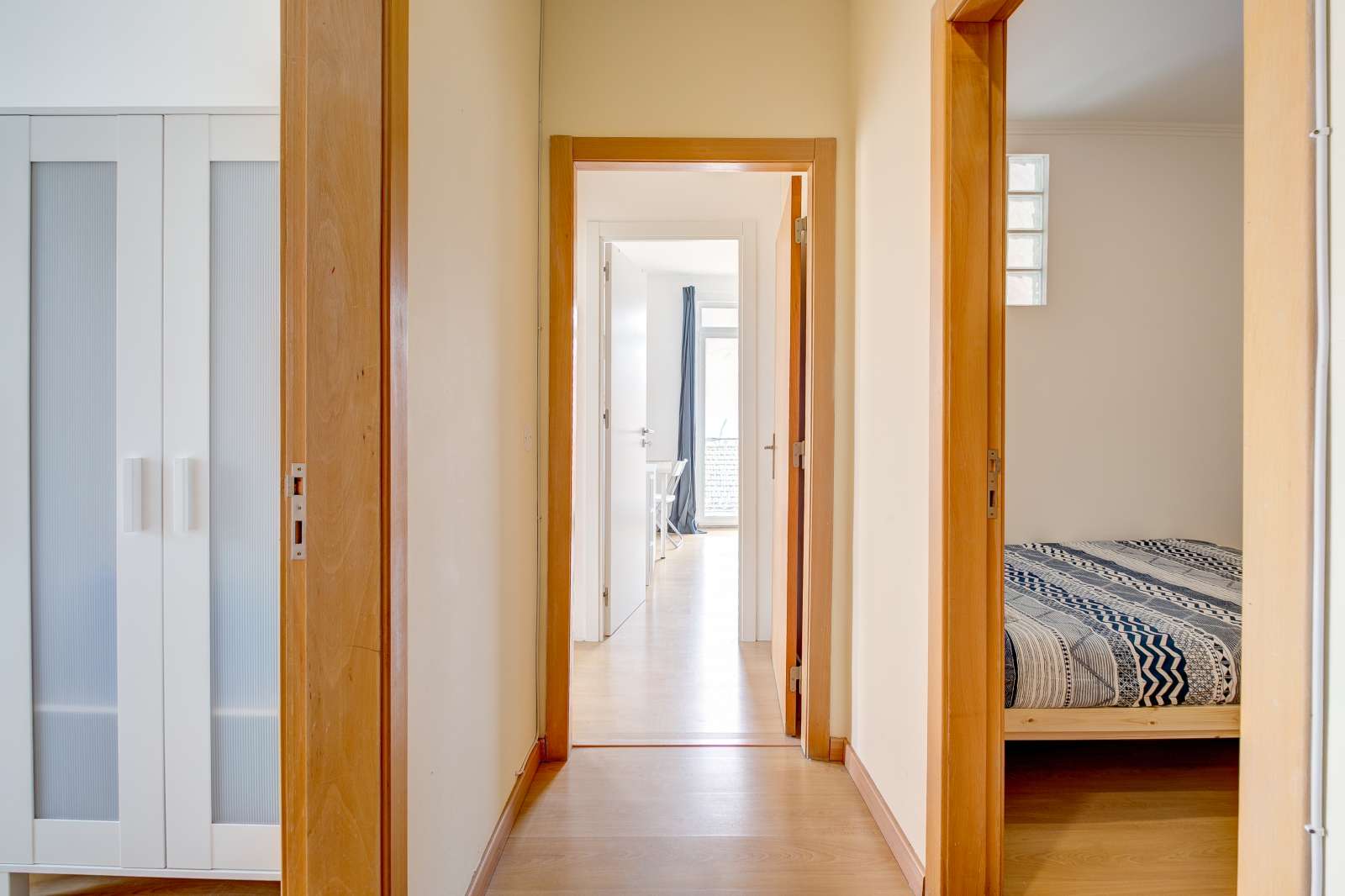 Double Bed in Rooms for rent in 6-bedroom apartment in Penha de França