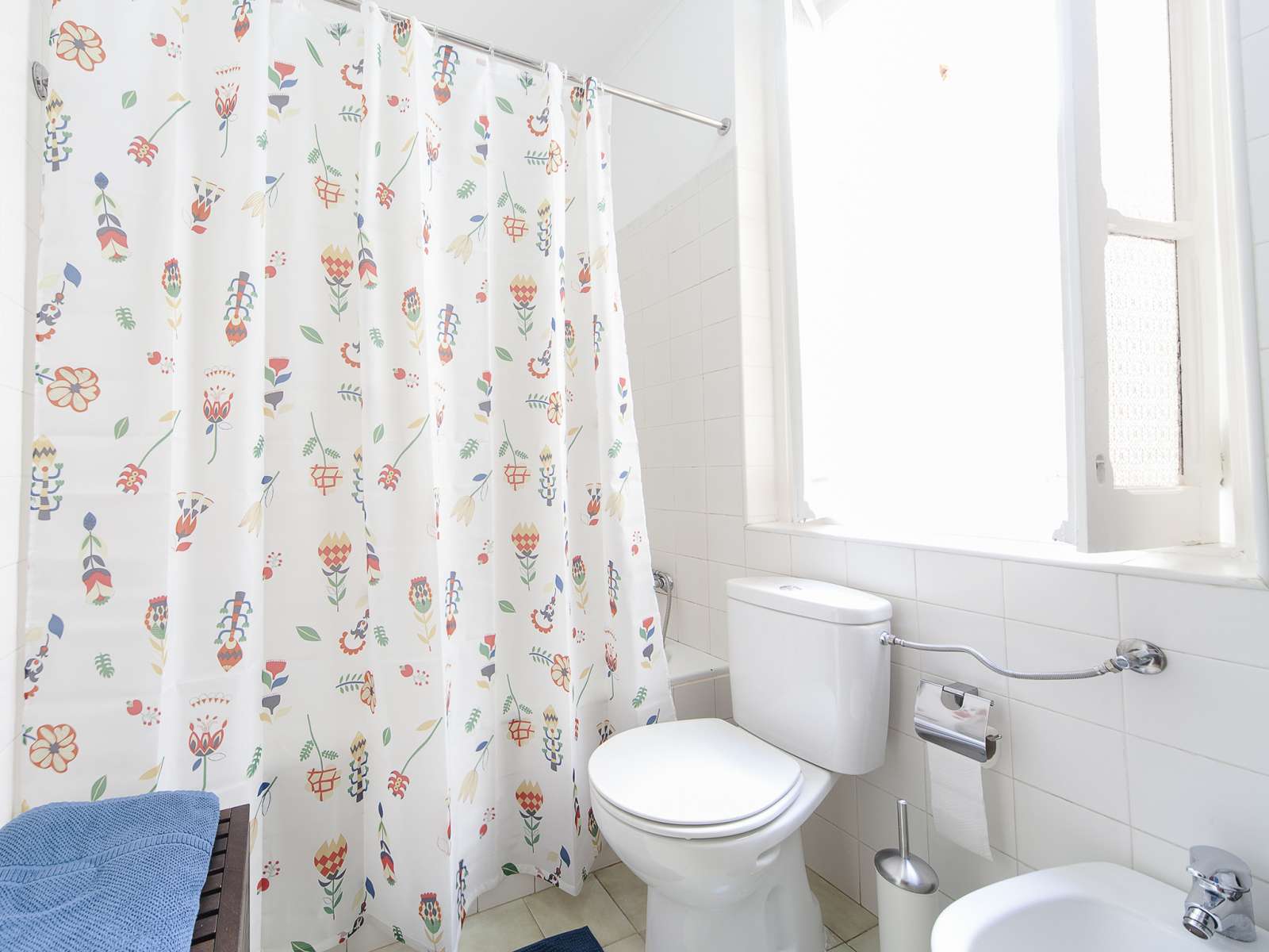 Double bed in Rooms for rent in 7-bedroom apartment in Arroios