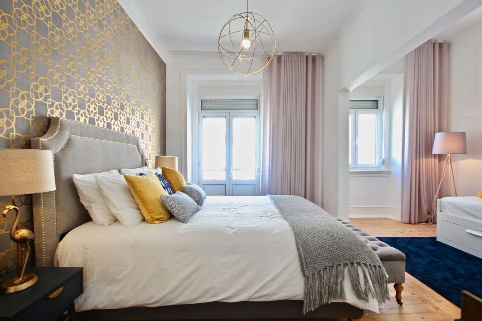 First-class 2-bedroom apartment for rent near Passevite Art Gallery in Arroios