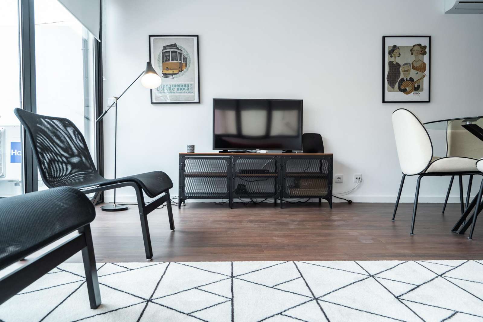 Fantastic 2-bedroom apartment for rent near Portuguese Cinematheque in Campo de Ourique