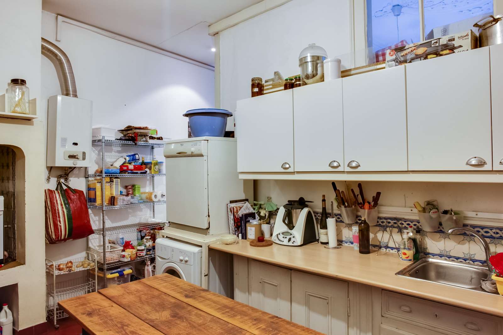 Single Bed in Rooms for rent in 6-bedroom apartment in Estrela