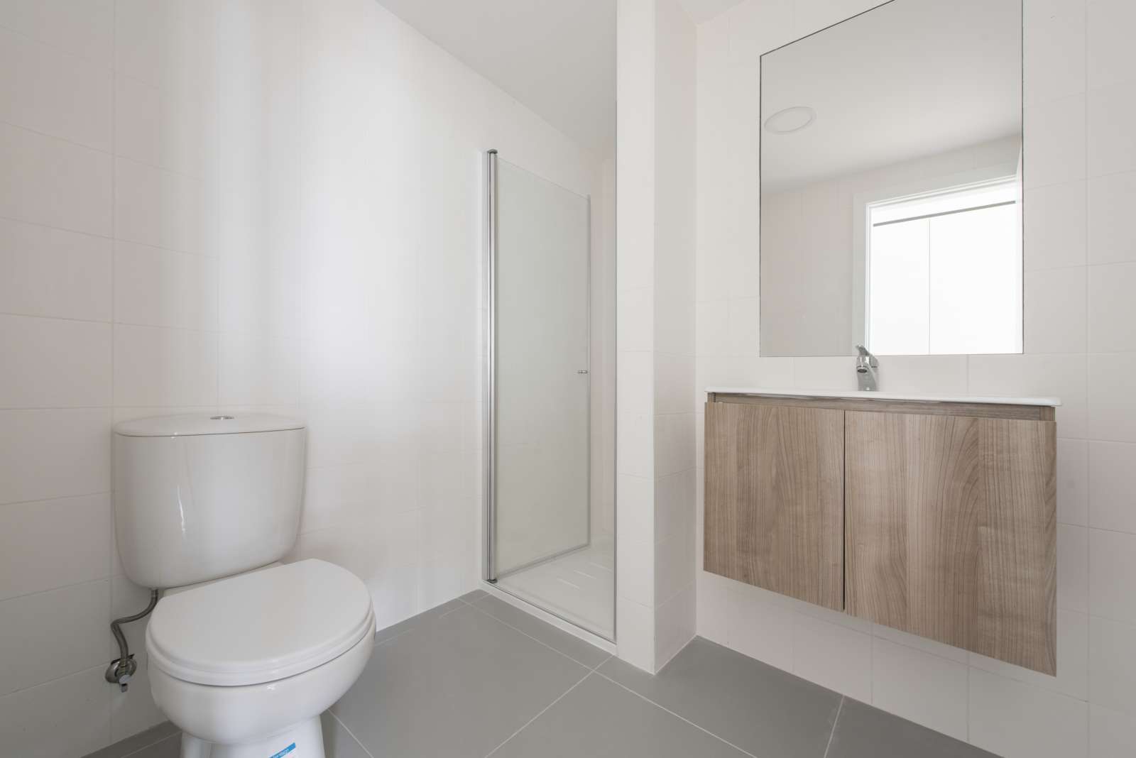 Double bed in Rooms for rent in 5-bedroom apartment near National Library of Portugal in Alvalade