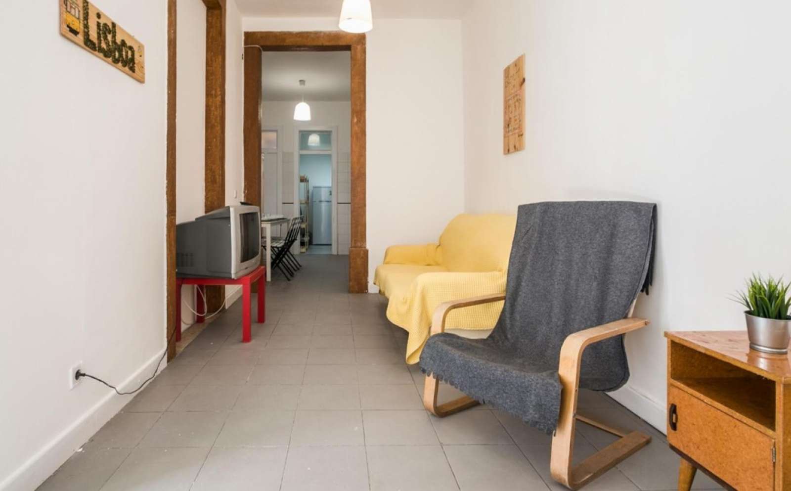 Double bed in Rooms for rent in 8-bedroom apartment near universities in Misericórdia