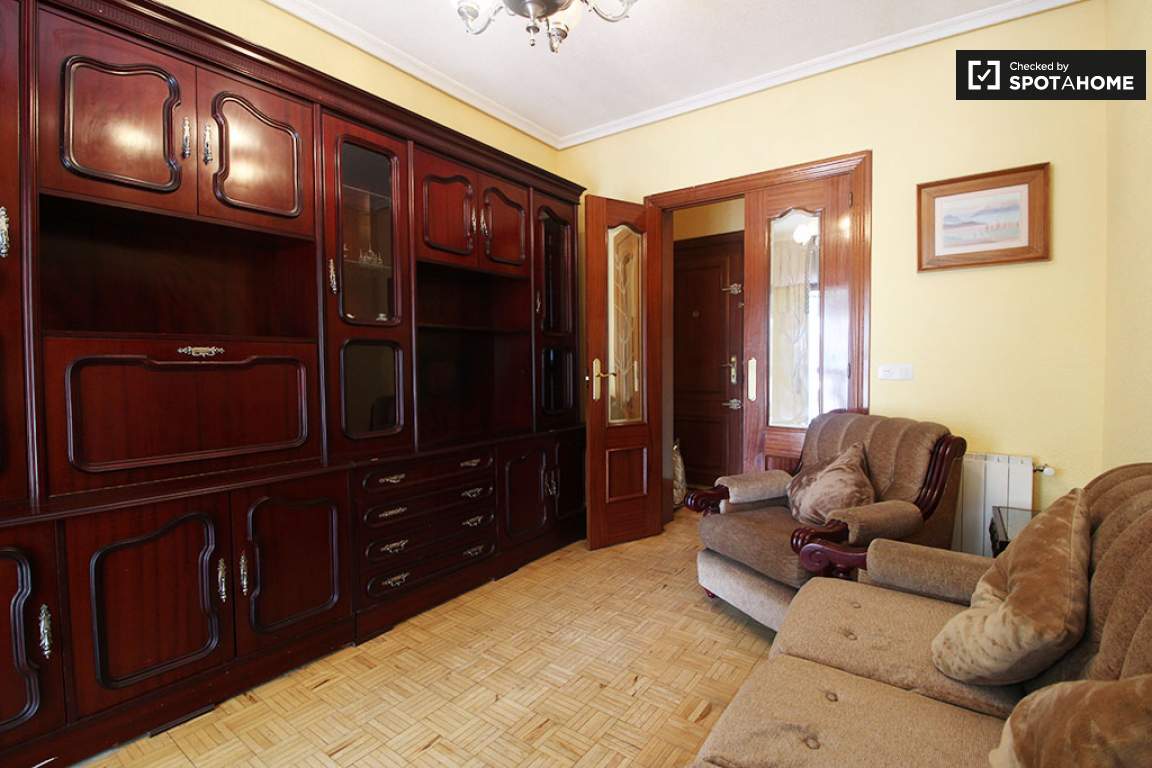 Spacious 2 Bedroom Apartment For Rent In Carabanchel Ref 143294