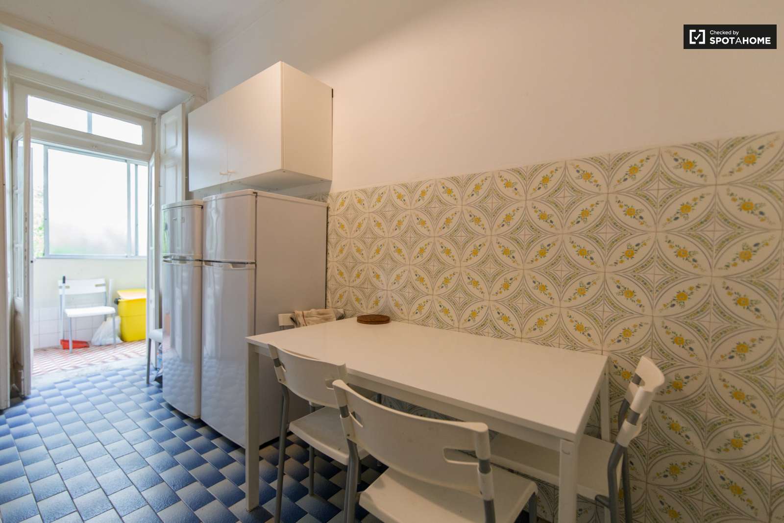 Single Bed in Modern rooms for rent in 6-bedroom apartment in Avenidas Novas