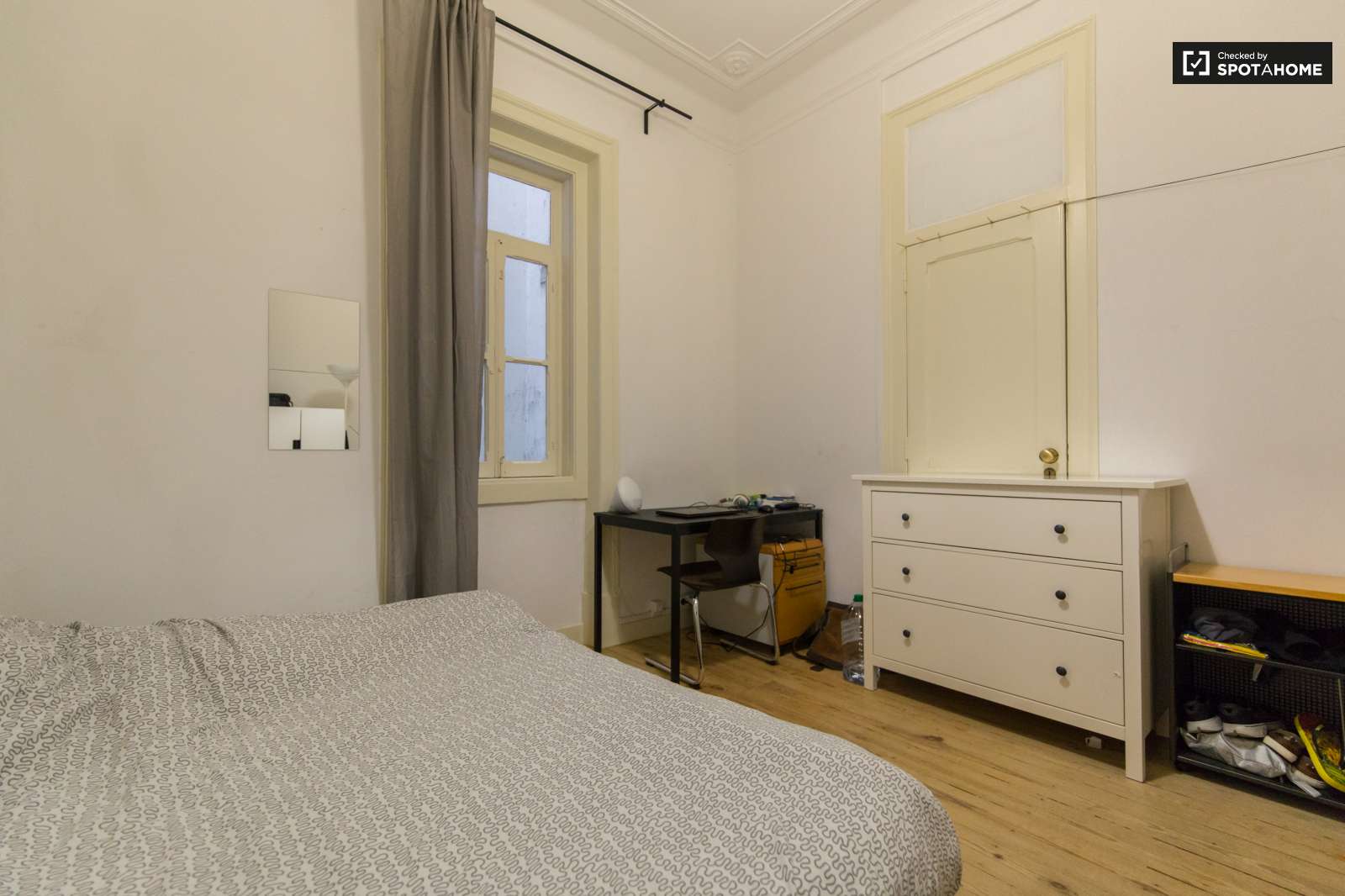 Shared Lady Bedroom For Rent In Odivelas Near Lisbon