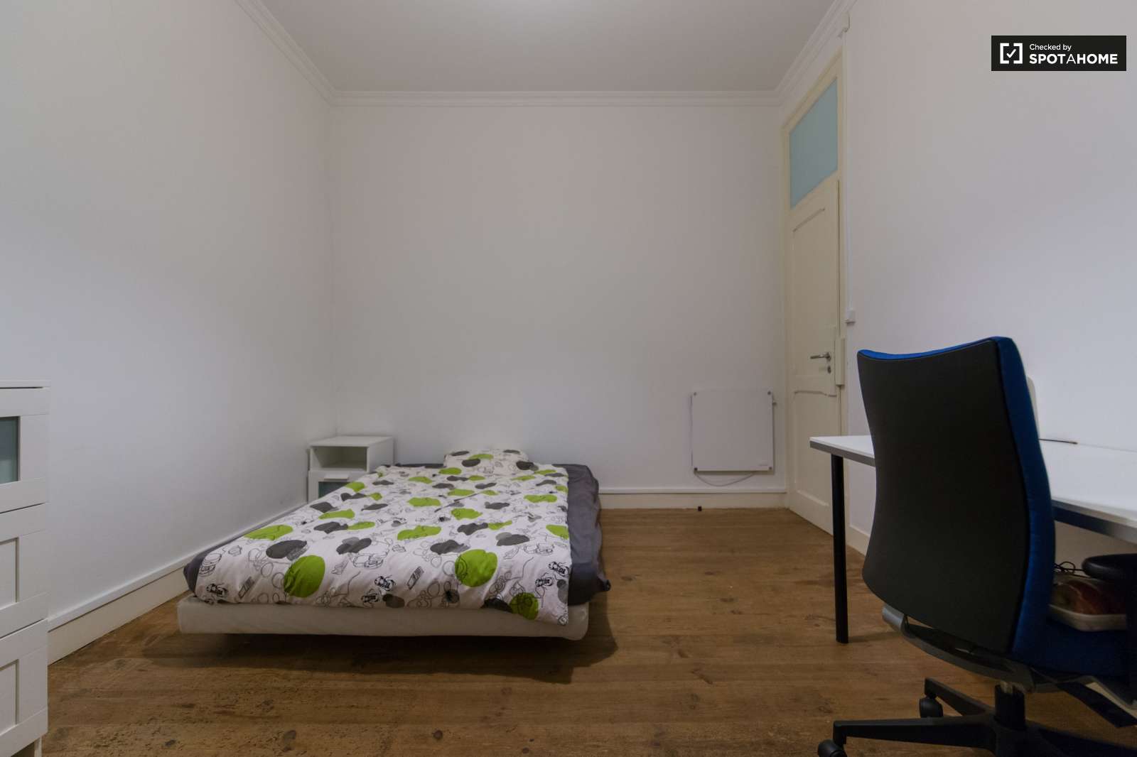 Double bed in Rooms for rent in modern 7-bedroom apartment in Avenidas Novas