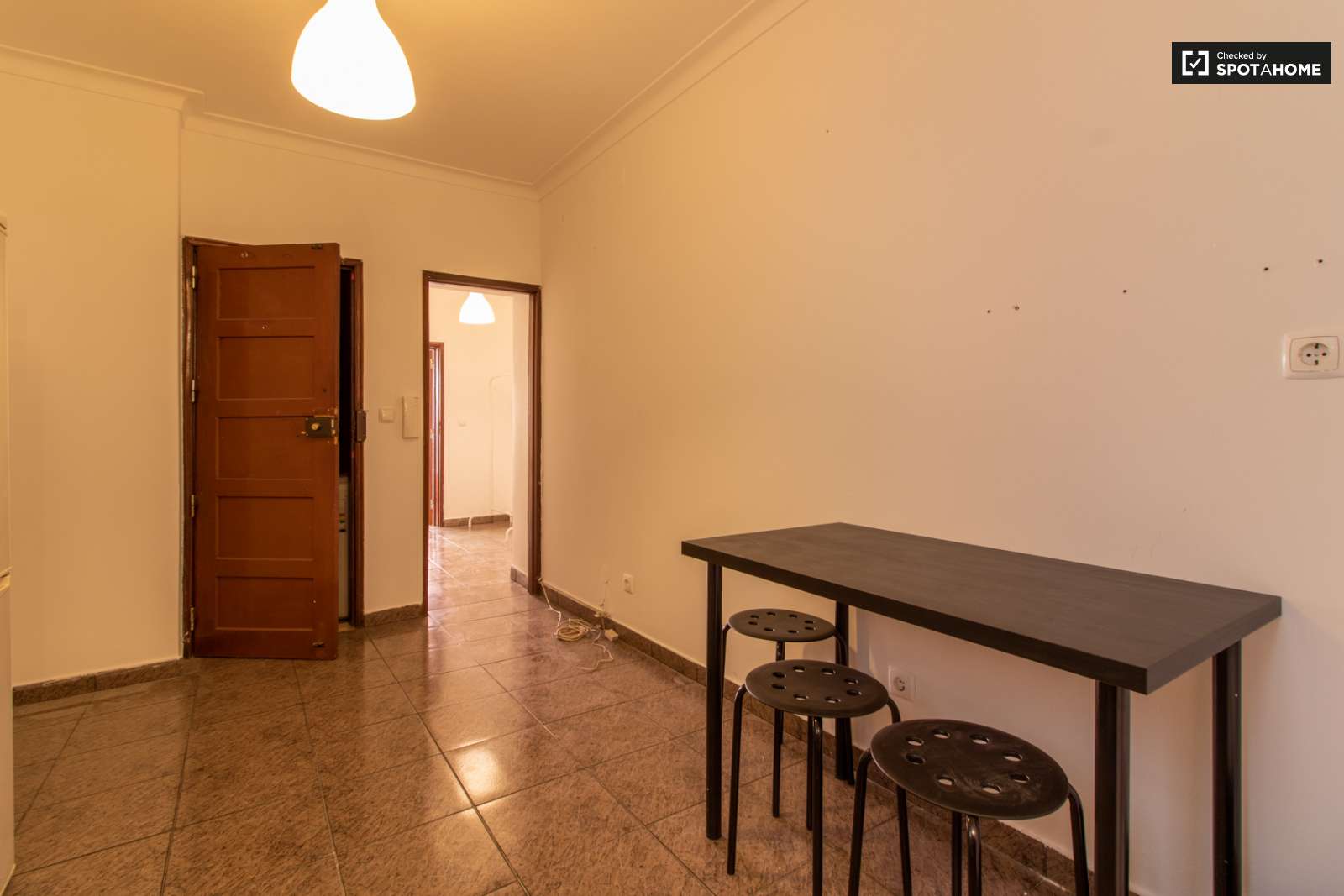 Classic 1-bedroom apartment for rent in lively Bairro Alto