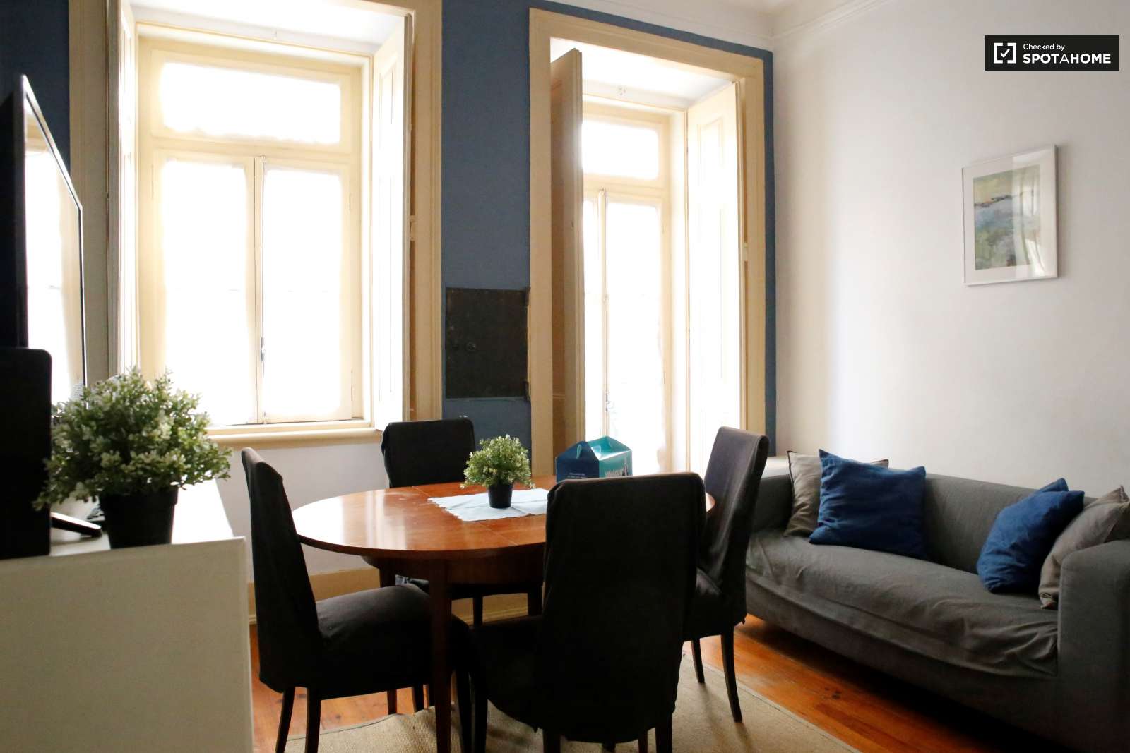 Excellent 3-bedroom apartment for rent near Feira da Ladra in Graça