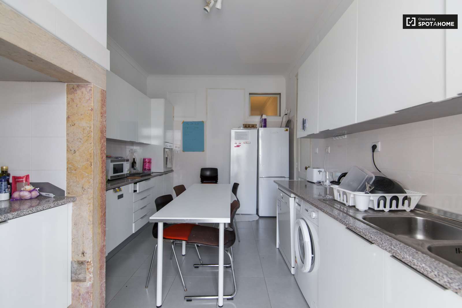 Cama individual en habitación de 4 personas