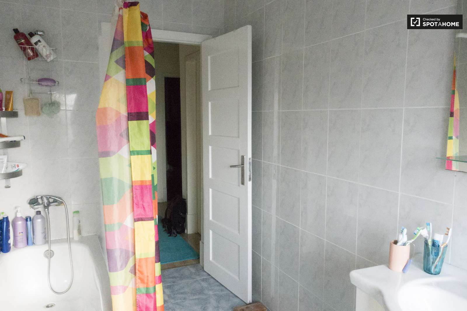 Quarto Espaçoso e Confortavel no Distrito de Lisboa