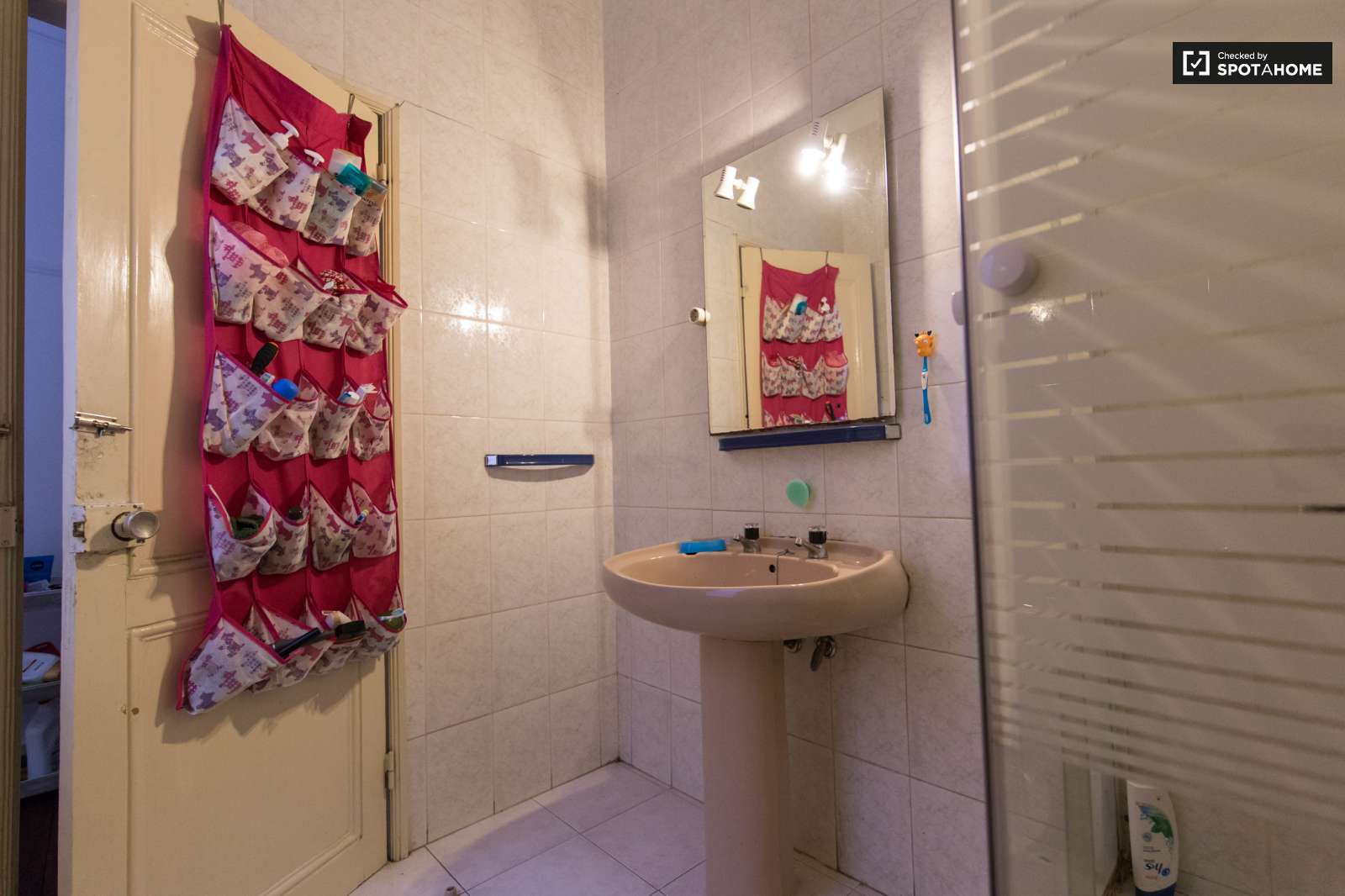 Single Room 10 min Lisbon City Center!