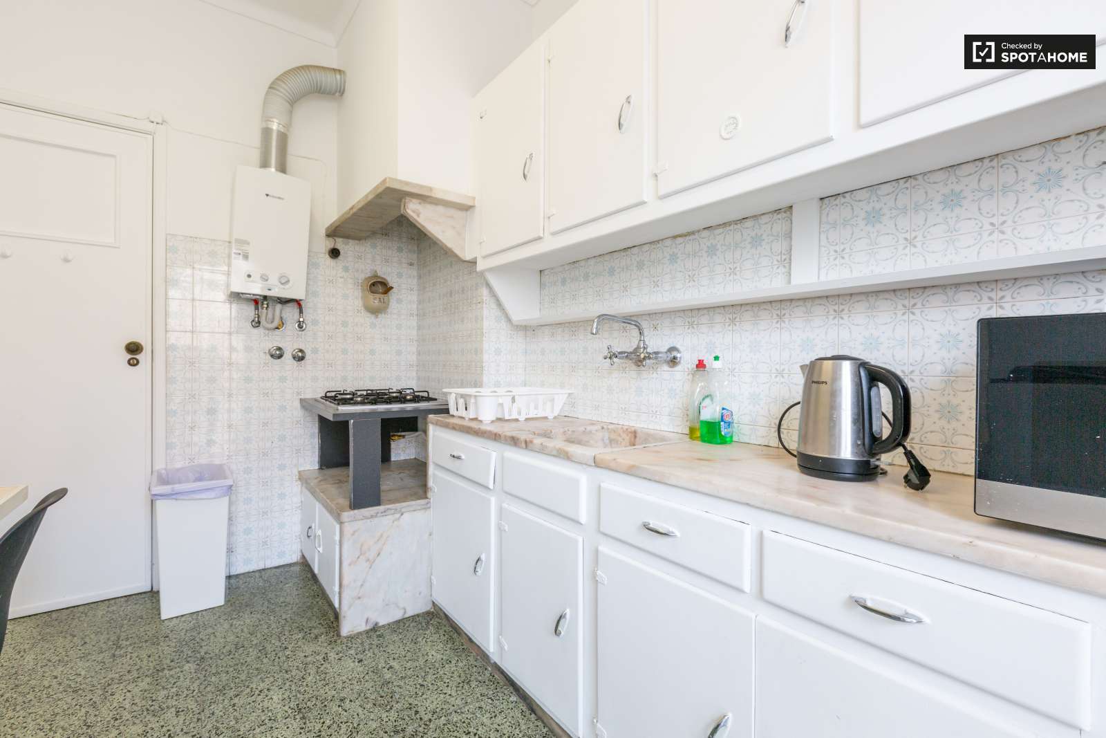 Large and Confortable Room for Rent in Cacém near Lisbon