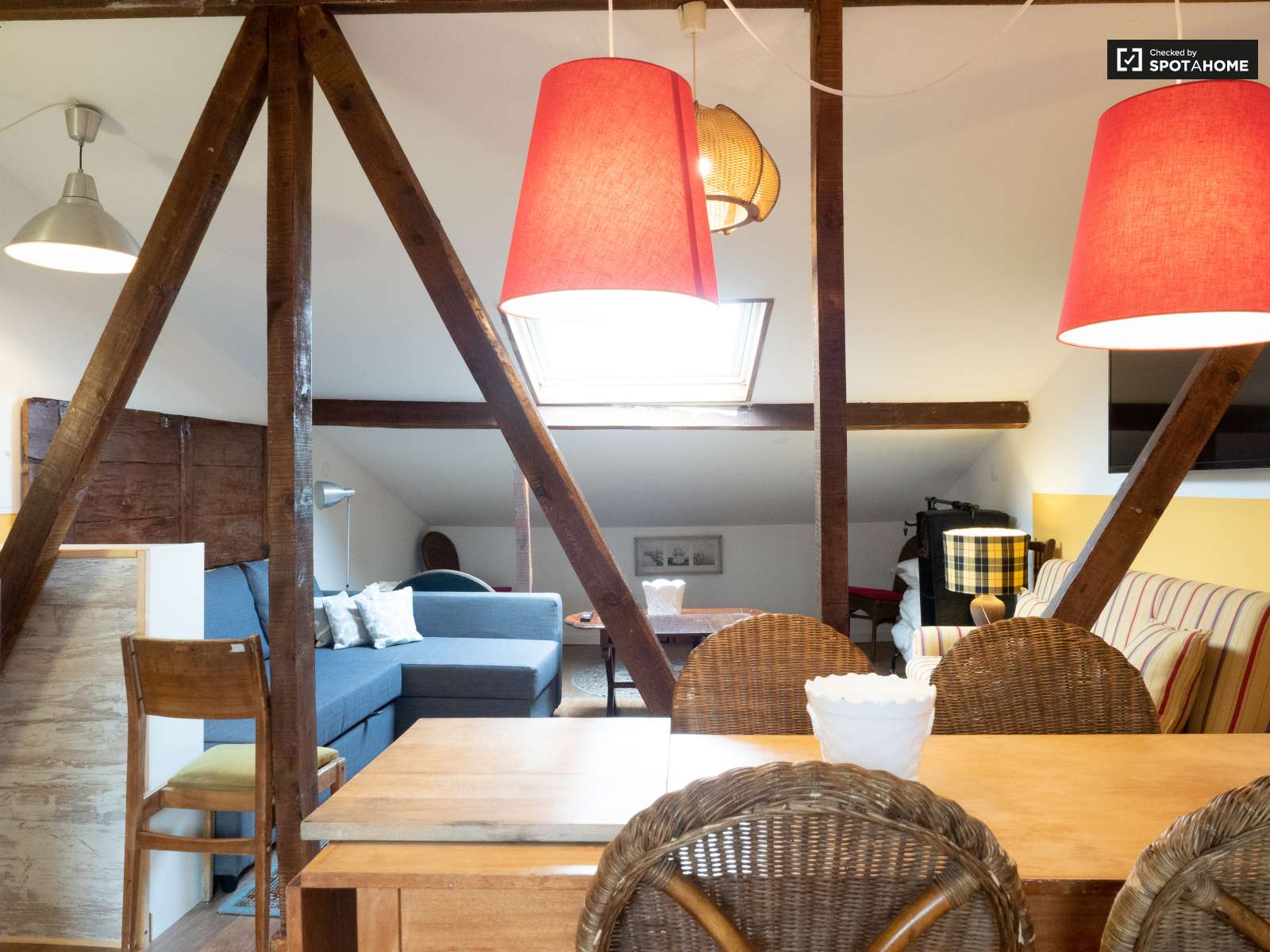 Charming 2-bedroom apartment for rent in Estrela