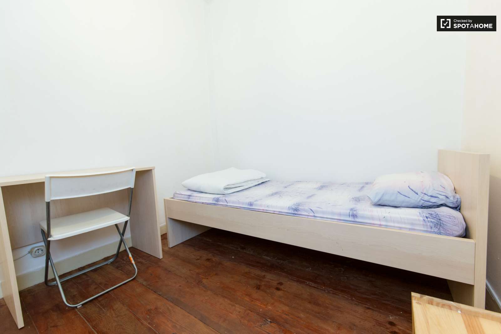 Single Bed in Furnished rooms for rent in 7-bedroom apartment in Avenidas Nova